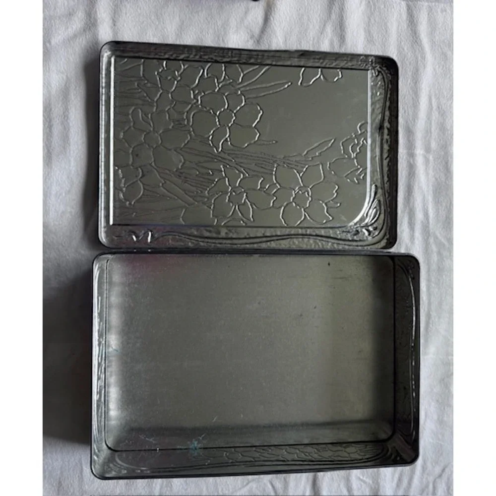 Churchills Confectionery Daffodils Tin Art Nouveau Keepsake Box Made in UK
